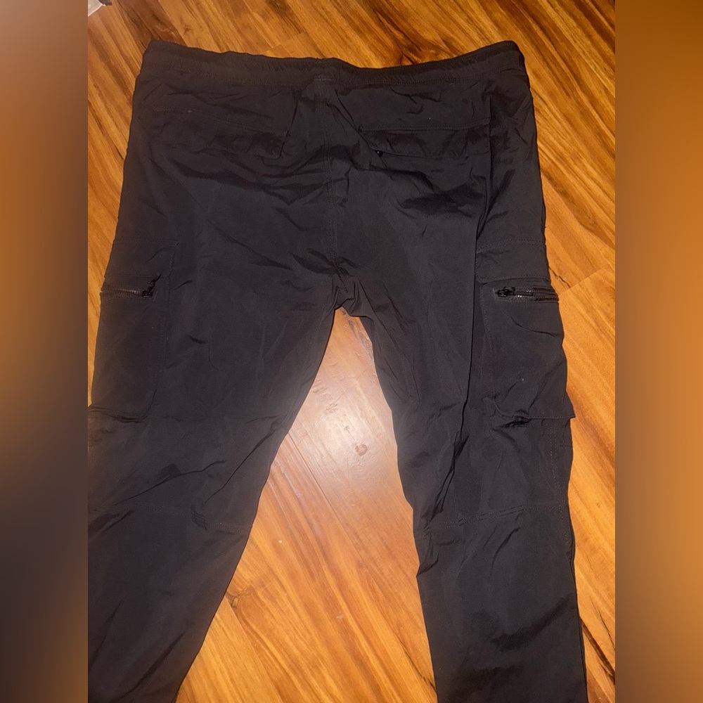 H&M Men's Black Cargo Pants - Picture 5 of 9